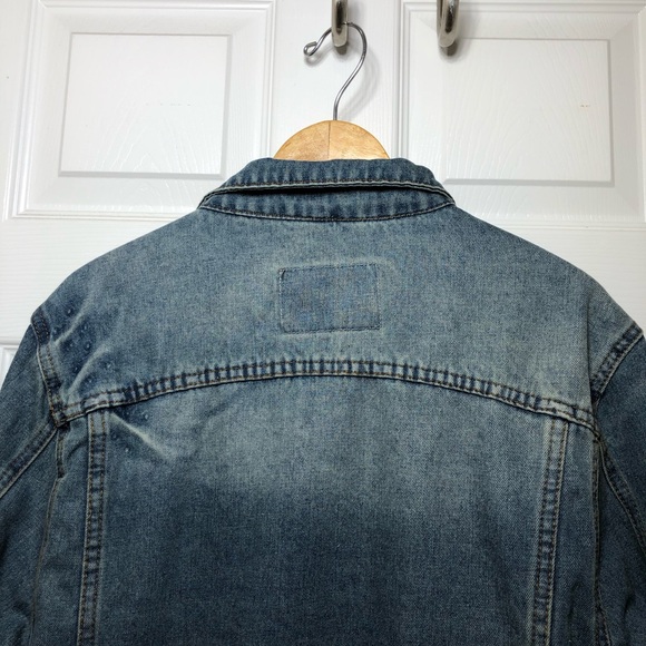 Carbon 70829 Denim Blue Yellowish Wash Distressed Buttoned Trucker Jean Jacket L - Picture 10 of 16